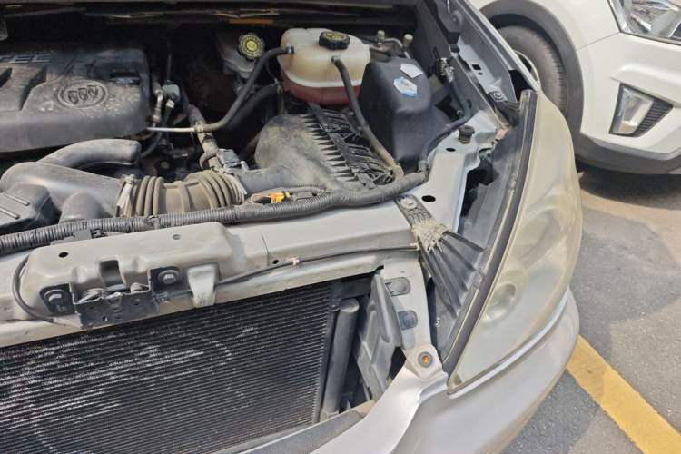 Used Buick GL8 2012 2.4L BASE Comfort Edition Engine Bay Left