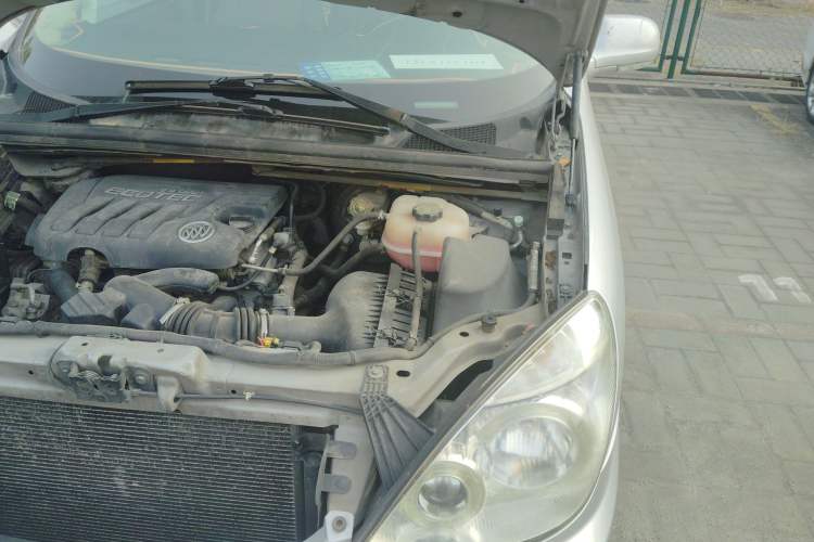 Used Buick GL8 2012 2.4L BASE Comfort Edition Engine Bay Left