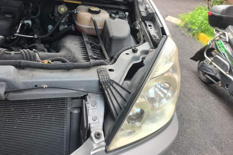 Used Buick GL8 2012 2.4L BASE Comfort Edition Engine Bay Left