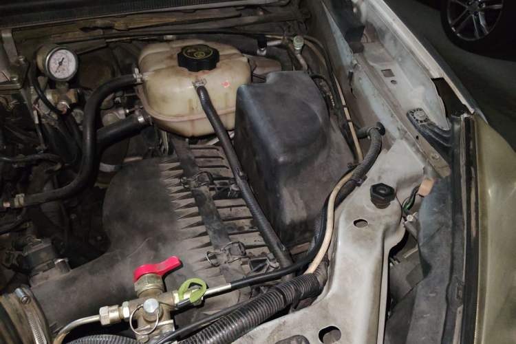 Used Buick GL8 2012 2.4L BASE Comfort Edition Engine Bay Left