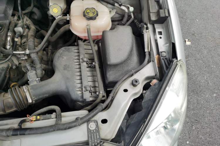 Used Buick GL8 2012 2.4L BASE Comfort Edition Engine Bay Left