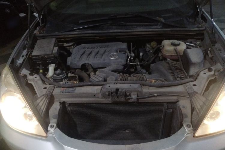 Used Buick GL8 2012 2.4L BASE Comfort Edition Engine Bay
