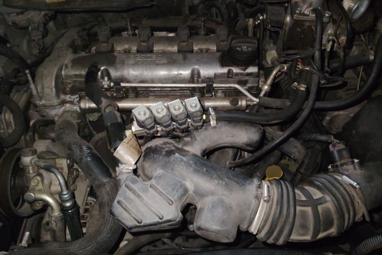 Used Buick GL8 2012 2.4L BASE Comfort Edition Engine Bay