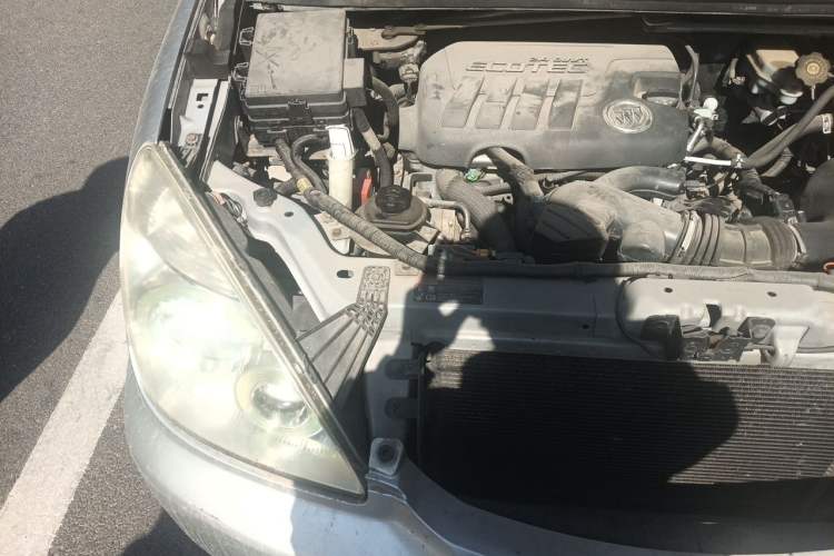 Used Buick GL8 2012 2.4L BASE Comfort Edition Engine Bay Right