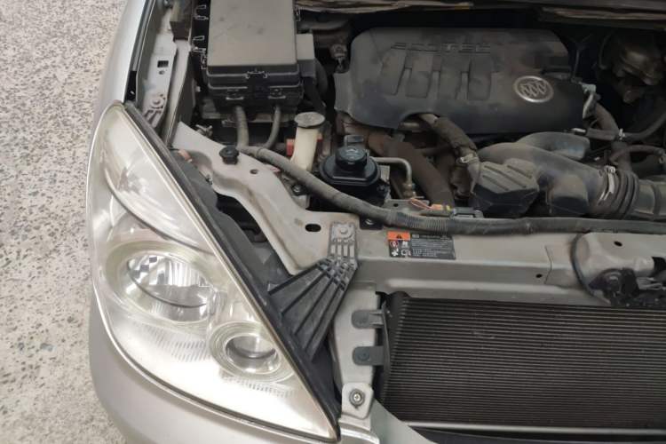 Used Buick GL8 2012 2.4L BASE Comfort Edition Engine Bay Right