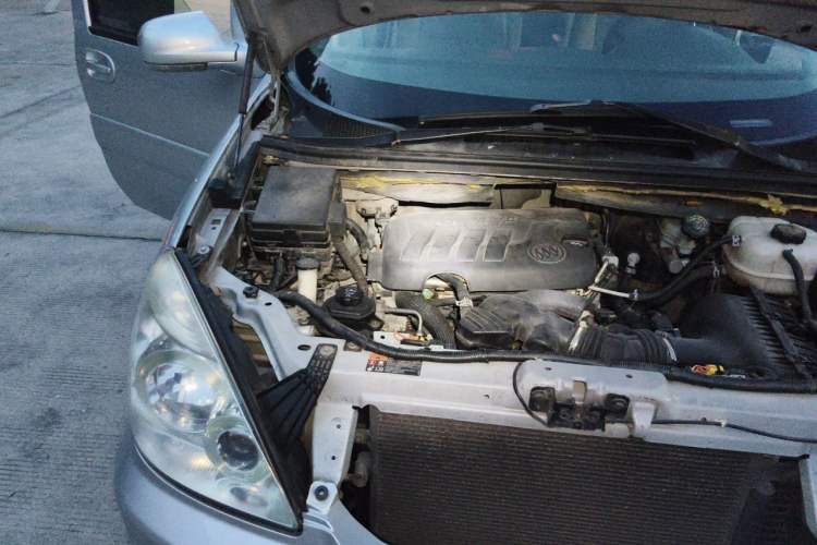 Used Buick GL8 2012 2.4L BASE Comfort Edition Engine Bay Right