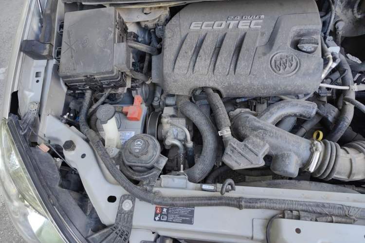 Used Buick GL8 2012 2.4L BASE Comfort Edition Engine Bay Right