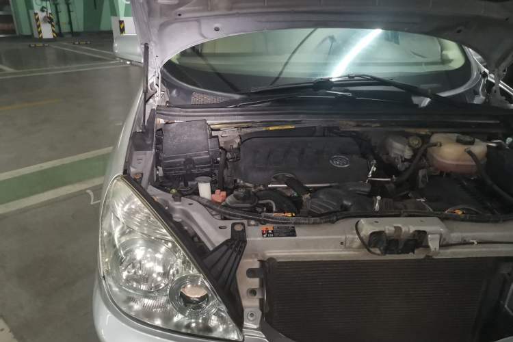 Used Buick GL8 2012 2.4L BASE Comfort Edition Engine Bay Right