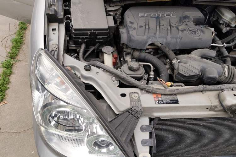 Used Buick GL8 2012 2.4L BASE Comfort Edition Engine Bay Right