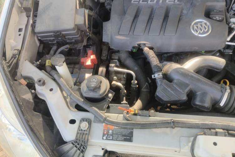Used Buick GL8 2012 2.4L BASE Comfort Edition Engine Bay Right