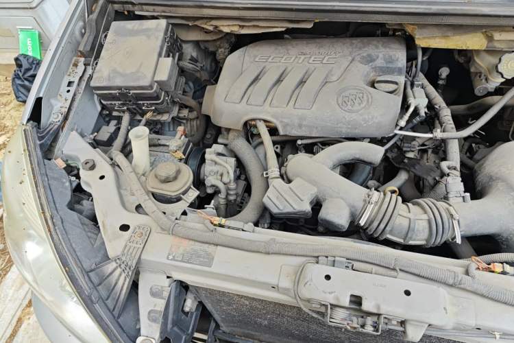 Used Buick GL8 2012 2.4L BASE Comfort Edition Engine Bay Right