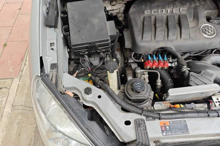 Used Buick GL8 2012 2.4L BASE Comfort Edition Engine Bay Right