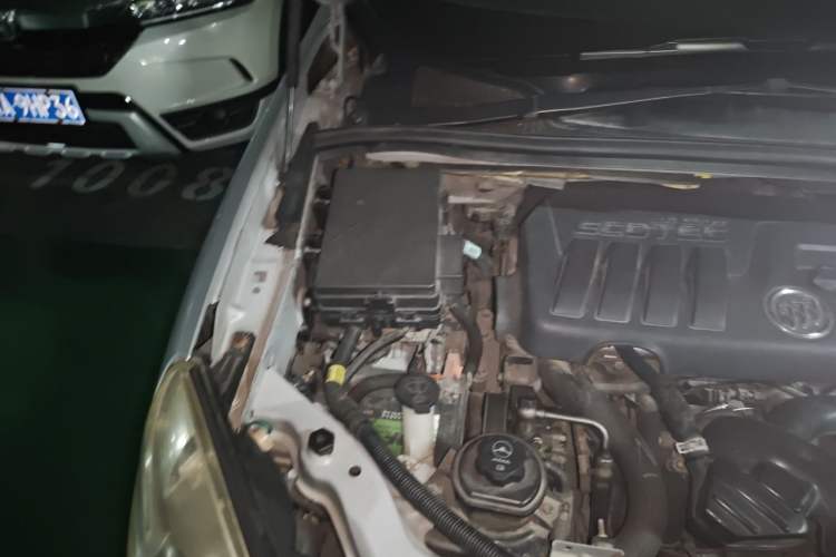 Used Buick GL8 2012 2.4L BASE Comfort Edition Engine Bay Right