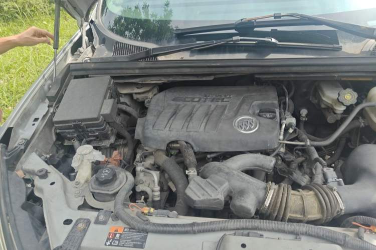 Used Buick GL8 2012 2.4L BASE Comfort Edition Engine Bay Right