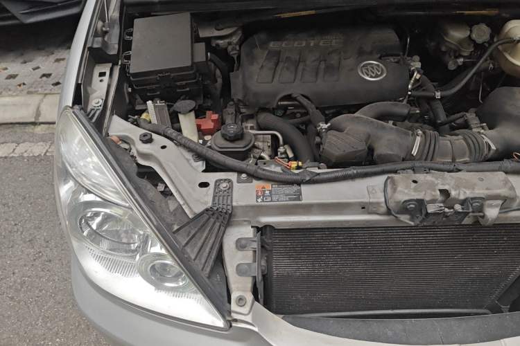 Used Buick GL8 2012 2.4L BASE Comfort Edition Engine Bay Right
