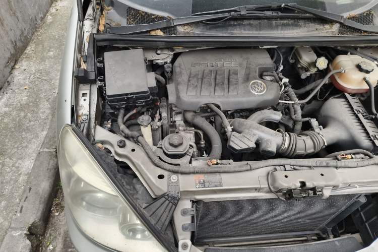 Used Buick GL8 2012 2.4L BASE Comfort Edition Engine Bay Right