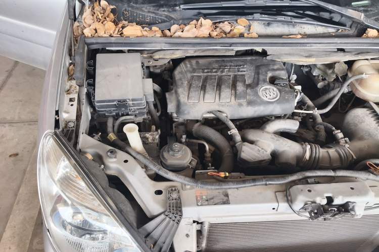 Used Buick GL8 2012 2.4L BASE Comfort Edition Engine Bay Right