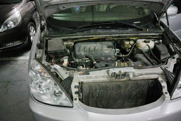 Used Buick GL8 2012 2.4L BASE Comfort Edition Engine Bay Right