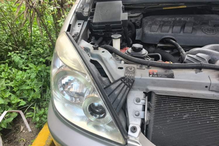 Used Buick GL8 2012 2.4L BASE Comfort Edition Engine Bay Right