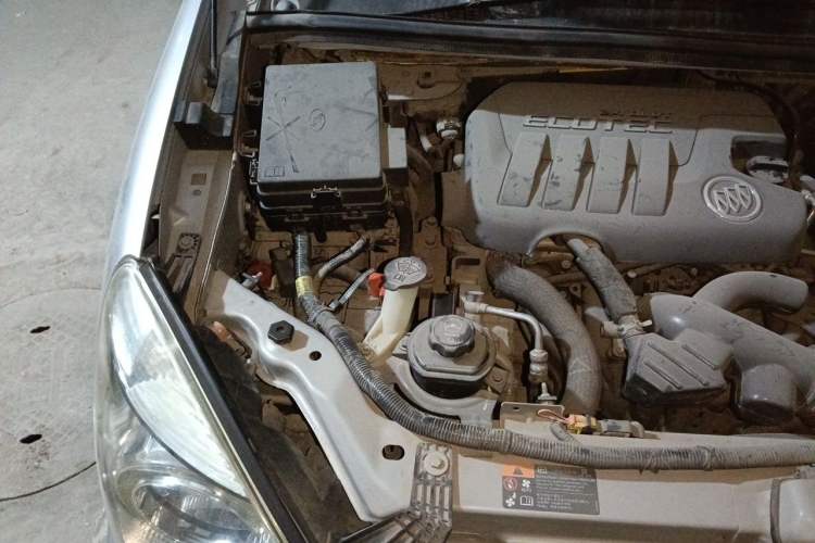 Used Buick GL8 2012 2.4L BASE Comfort Edition Engine Bay Right