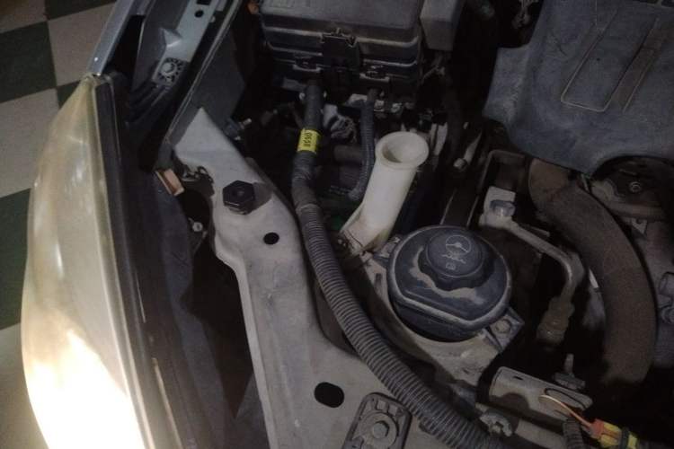 Used Buick GL8 2012 2.4L BASE Comfort Edition Engine Bay Right