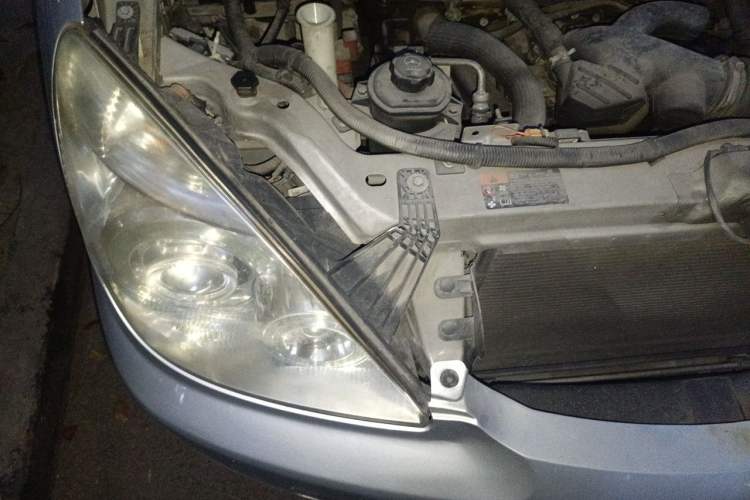 Used Buick GL8 2012 2.4L BASE Comfort Edition Engine Bay Right