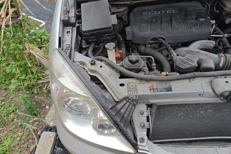 Used Buick GL8 2012 2.4L BASE Comfort Edition Engine Bay Right