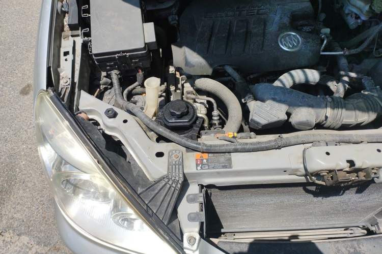 Used Buick GL8 2012 2.4L BASE Comfort Edition Engine Bay Right