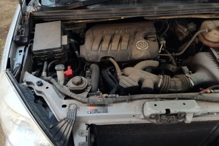 Used Buick GL8 2012 2.4L BASE Comfort Edition Engine Bay Right