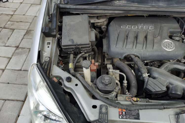 Used Buick GL8 2012 2.4L BASE Comfort Edition Engine Bay Right