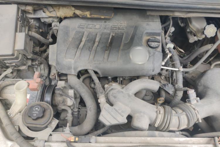 Used Buick GL8 2012 2.4L BASE Comfort Edition Engine Bay