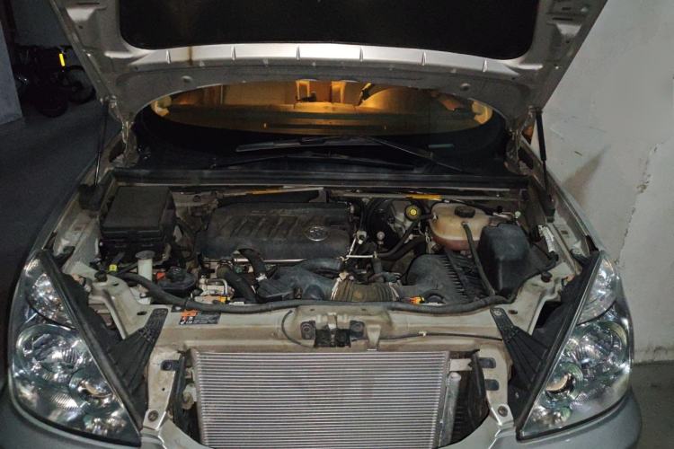 Used Buick GL8 2012 2.4L BASE Comfort Edition Engine Bay