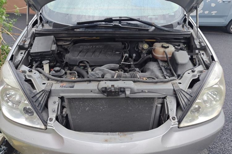 Used Buick GL8 2012 2.4L BASE Comfort Edition Engine Bay