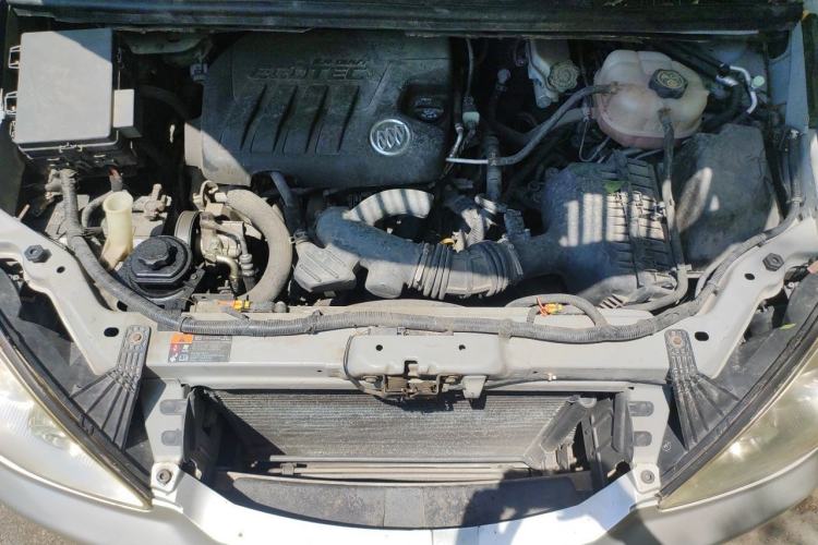 Used Buick GL8 2012 2.4L BASE Comfort Edition Engine Bay