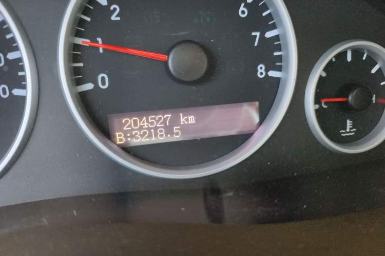 Used Buick GL8 2012 2.4L BASE Comfort Edition Odometer Close Up