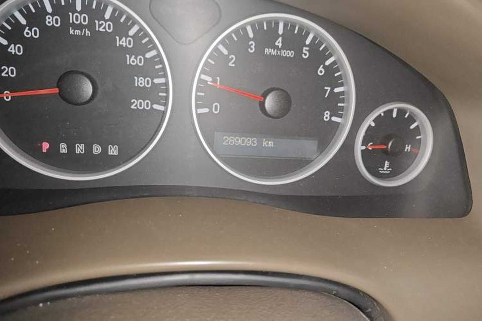 Used Buick GL8 2012 2.4L BASE Comfort Edition Odometer Close Up