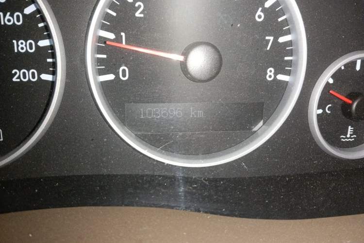 Used Buick GL8 2012 2.4L BASE Comfort Edition Odometer Close Up