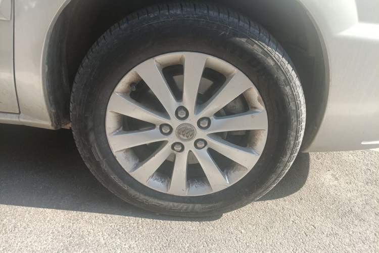 Used Buick GL8 2012 2.4L BASE Comfort Edition Right Front Wheel Hub