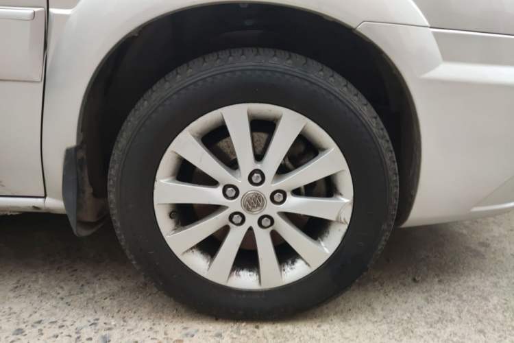 Used Buick GL8 2012 2.4L BASE Comfort Edition Right Front Wheel Hub