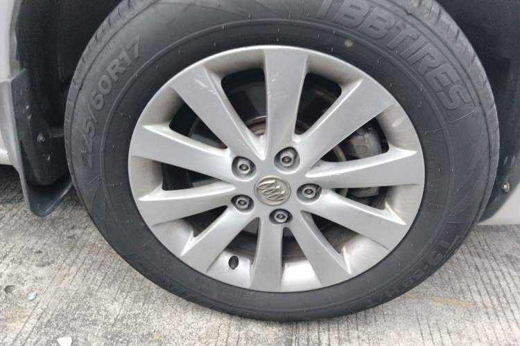 Used Buick GL8 2012 2.4L BASE Comfort Edition Right Front Wheel Hub