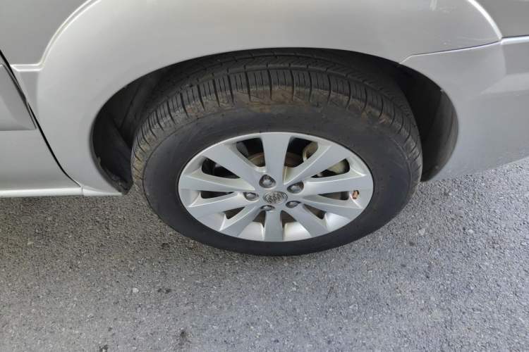 Used Buick GL8 2012 2.4L BASE Comfort Edition Right Front Wheel Hub