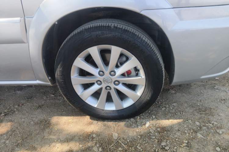 Used Buick GL8 2012 2.4L BASE Comfort Edition Right Front Wheel Hub