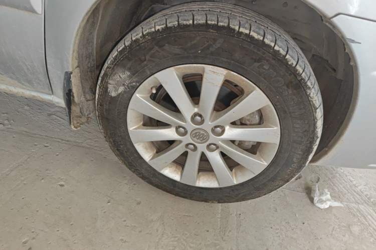 Used Buick GL8 2012 2.4L BASE Comfort Edition Right Front Wheel Hub