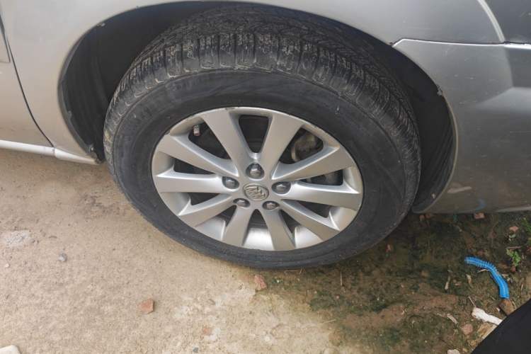 Used Buick GL8 2012 2.4L BASE Comfort Edition Right Front Wheel Hub