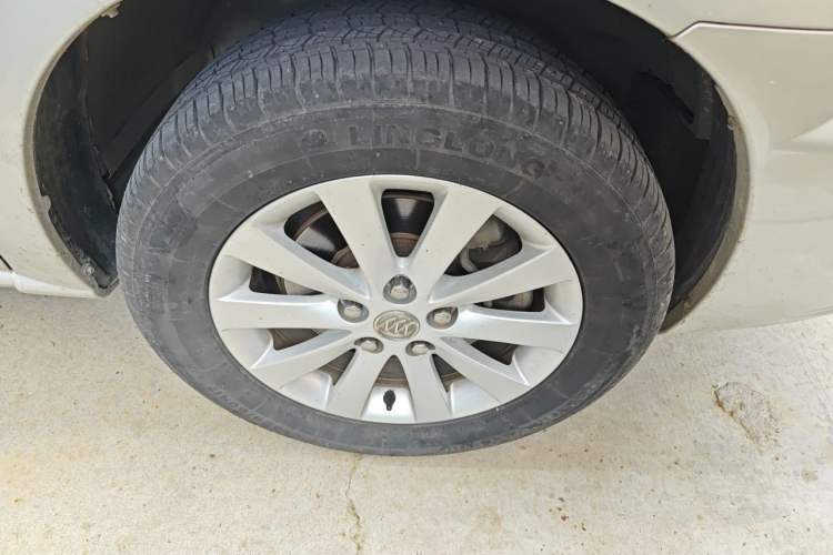 Used Buick GL8 2012 2.4L BASE Comfort Edition Right Front Wheel Hub