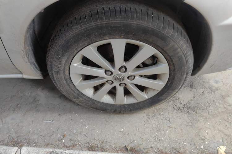 Used Buick GL8 2012 2.4L BASE Comfort Edition Right Front Wheel Hub