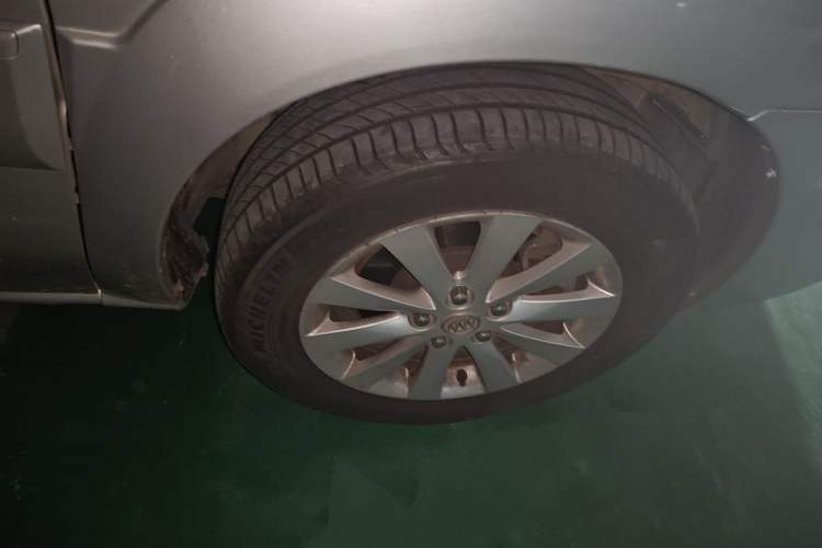Used Buick GL8 2012 2.4L BASE Comfort Edition Right Front Wheel Hub