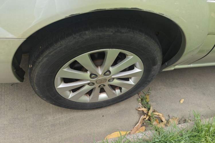 Used Buick GL8 2012 2.4L BASE Comfort Edition Right Front Wheel Hub