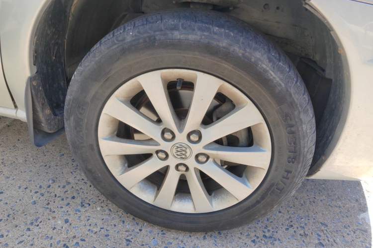 Used Buick GL8 2012 2.4L BASE Comfort Edition Right Front Wheel Hub