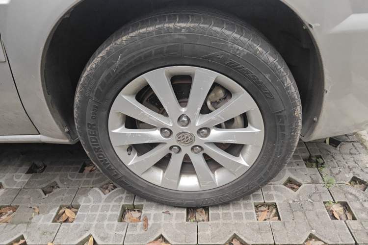 Used Buick GL8 2012 2.4L BASE Comfort Edition Right Front Wheel Hub